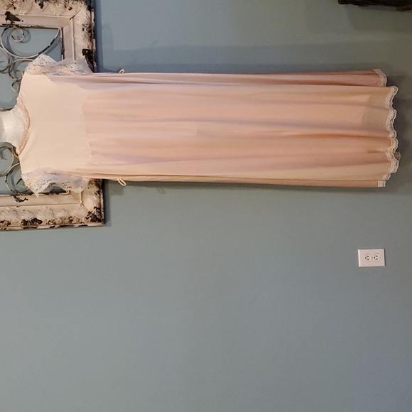 Vintage Robe and Gown by Miss Elaine - Picture 7 of 17